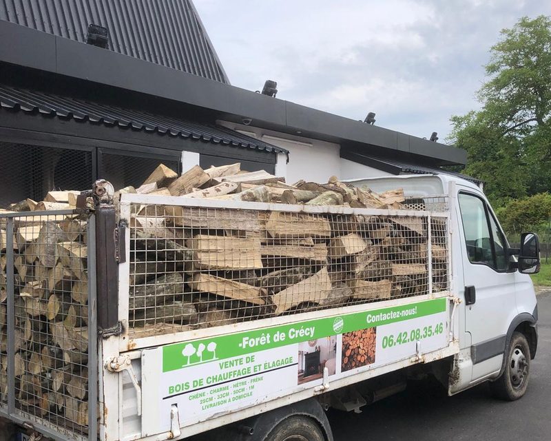 Camion Forêt de Crécy chargé de bois de chauffage